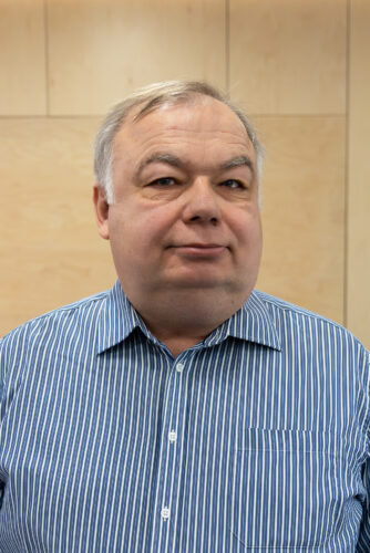 Guntis Upmanis, SIA Troja pārdošanas speciālists ceļa zīmēm Cēsīs, sniedz konsultācijas un pārdošanas atbalstu.